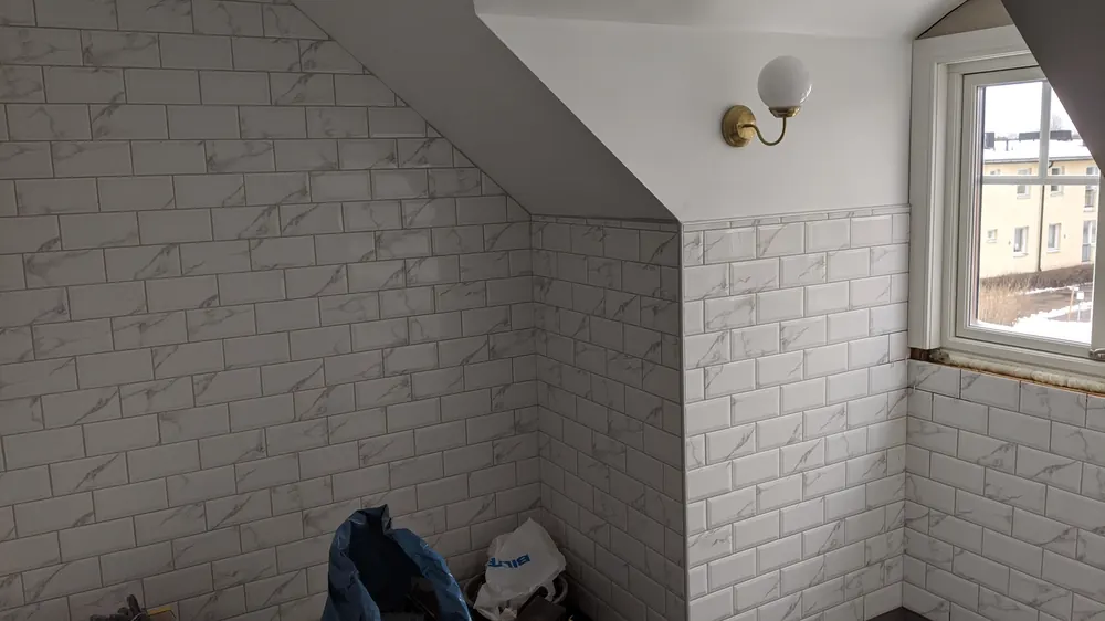Färdig väggbeklädnad i våtrum